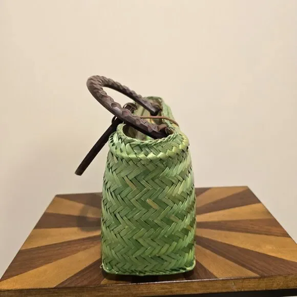 Vintage Boho Island Woven Wicker Bag Purse Rattan Green Wood Handle Beach Hippie - Picture 4 of 15